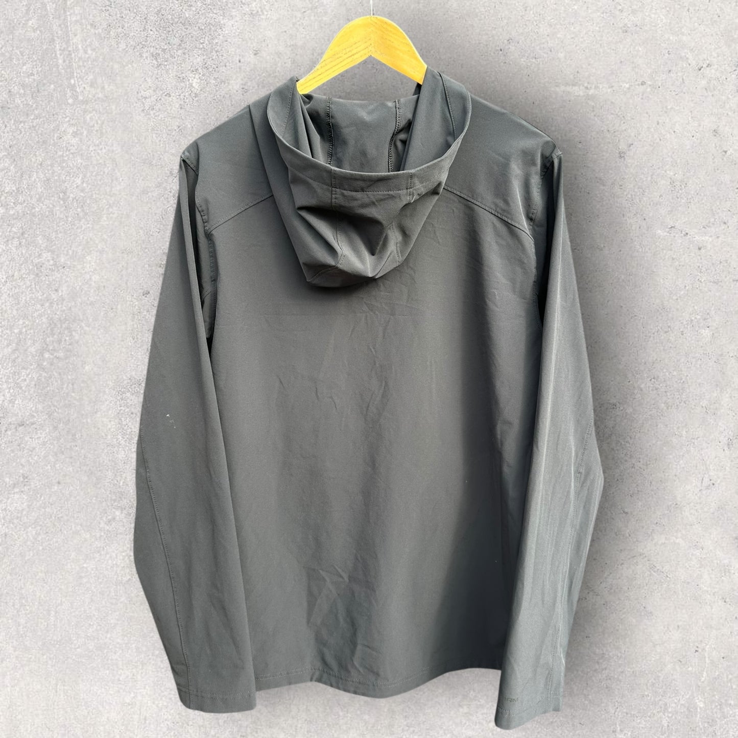 SYDNEY FC UNDER ARMOUR BLACK WINDBREAKER/WET WEATHER HOODED JACKET
