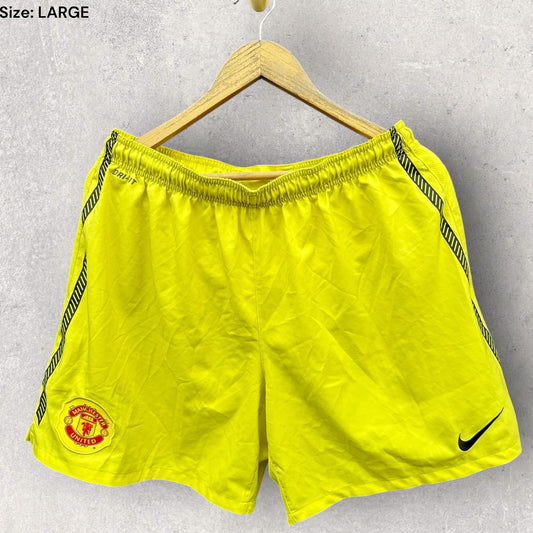MANCHESTER UNITED NIKE DRI-FIT YELLOW TRAINING FOOTBALL SHORTS