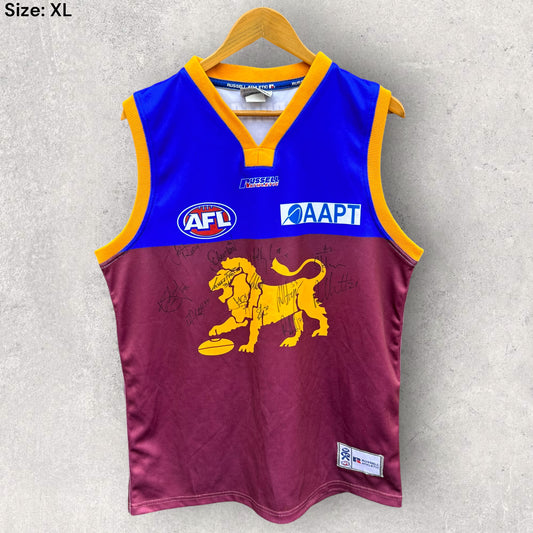 BRISBANE LIONS 2006 GUERNSEY SIGNED BY SQUAD MEMBERS