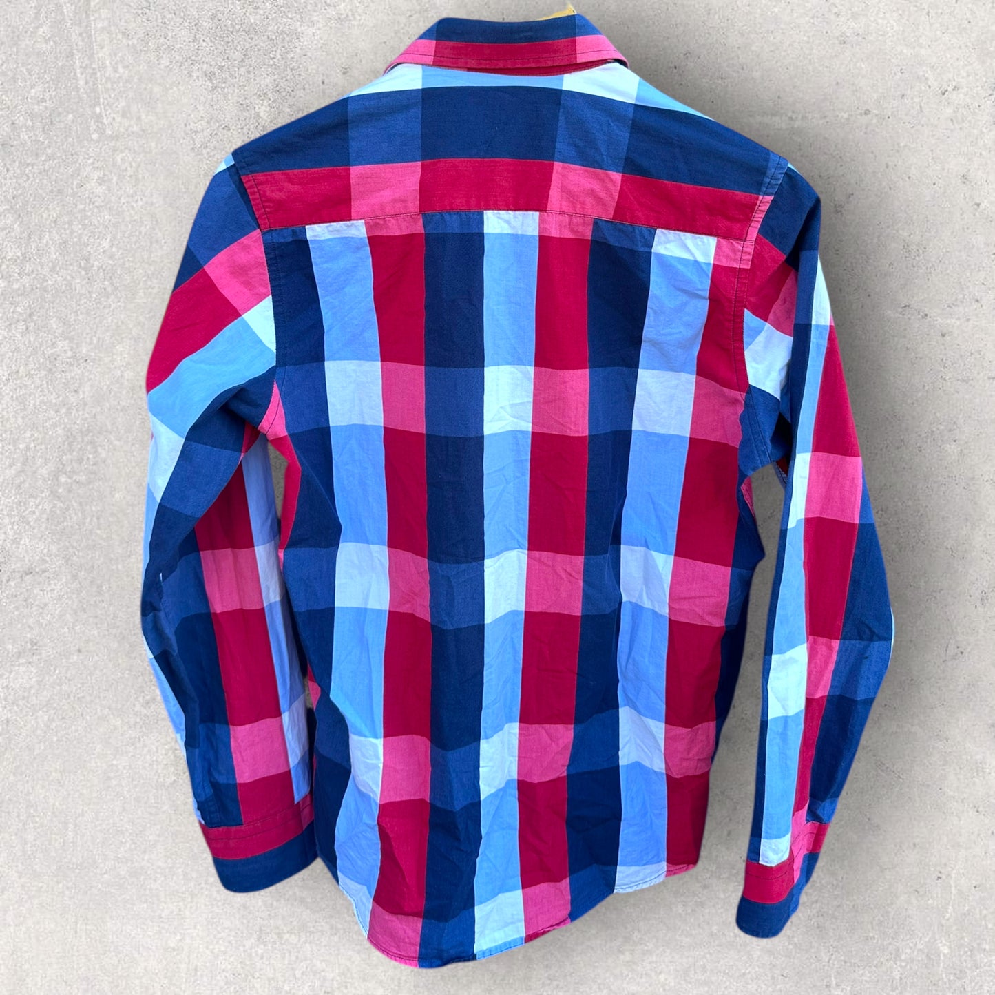 TOMMY HILFIGER WHITE / RED / BLUE BUTTON UP LONG SLEEVE SHIRT