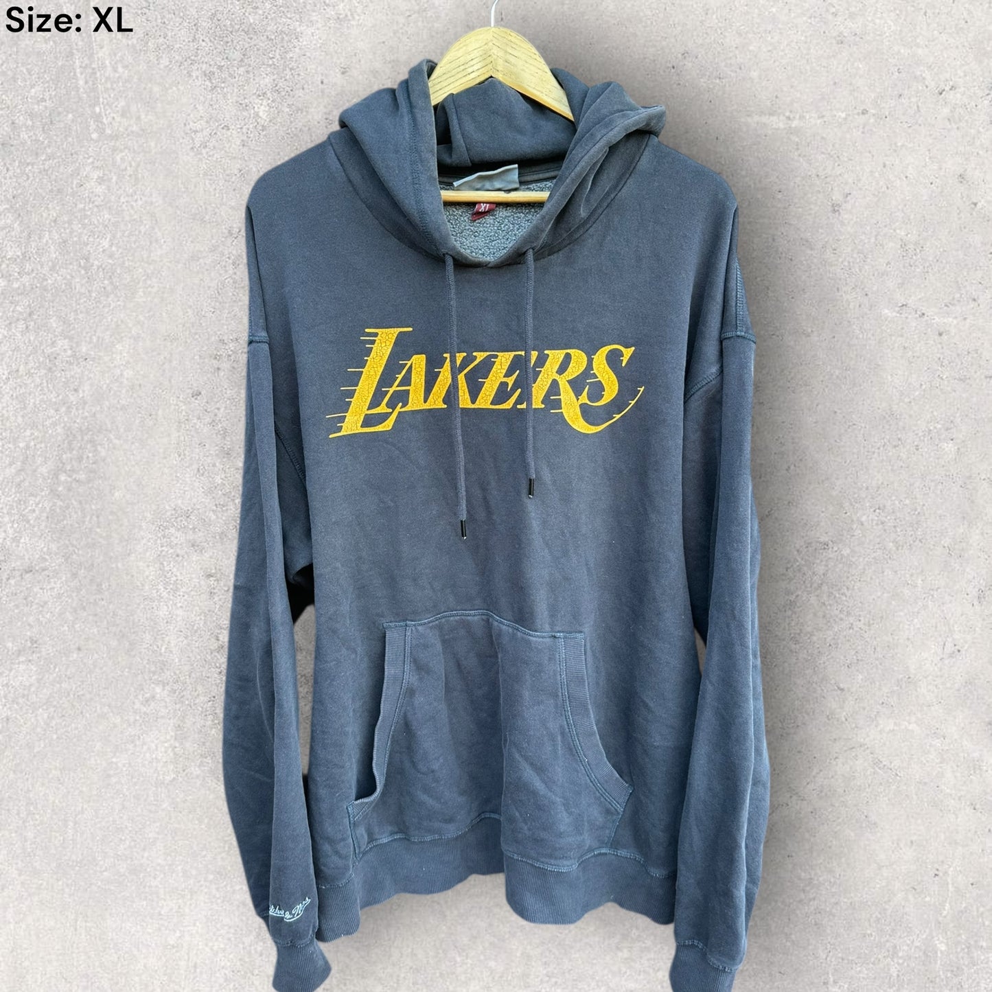 LA LAKERS MITCHELL & NESS GREY HOODED PULLOVER NBA JUMPER