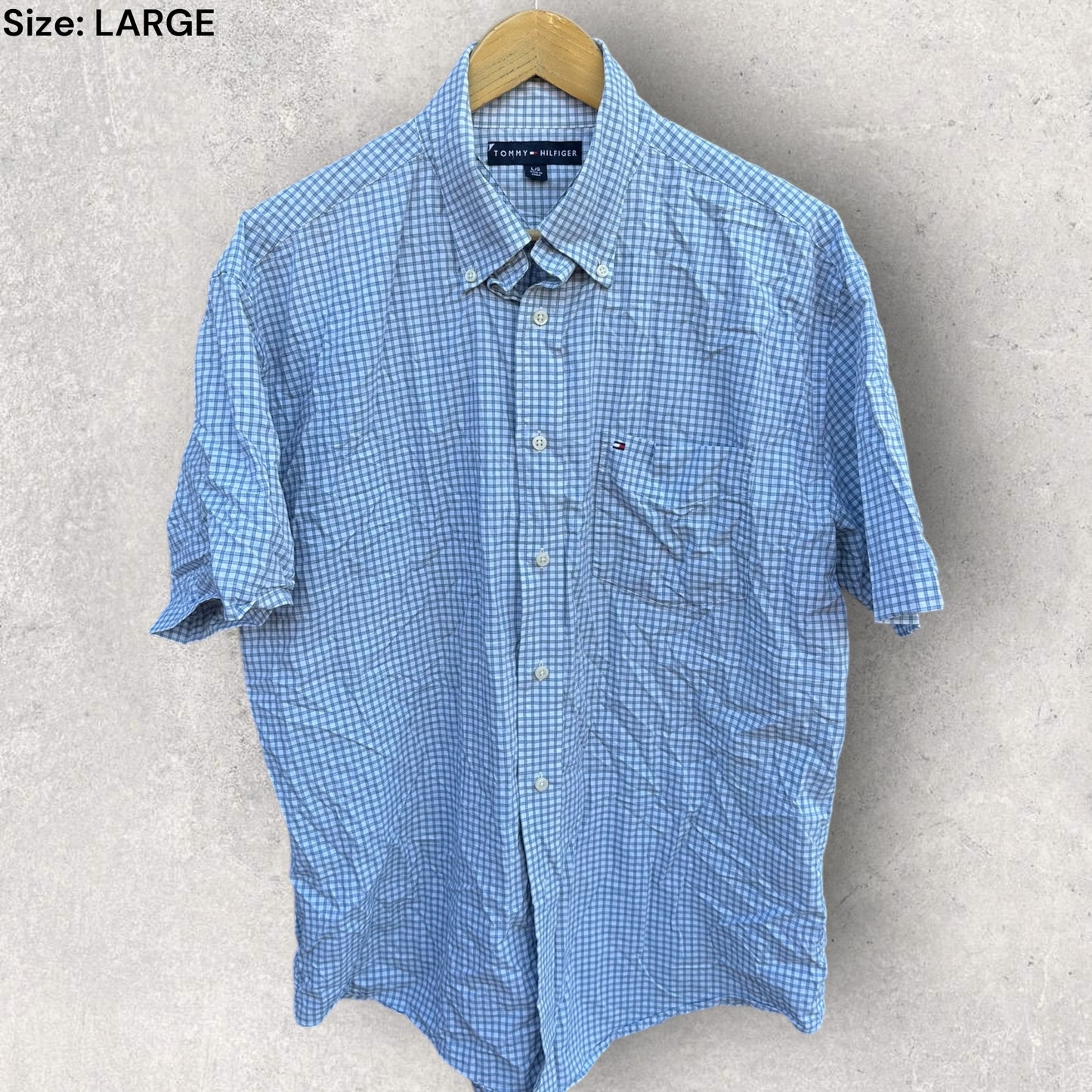 TOMMY HILFIGER CHECKERED BUTTON UP SHORT SLEEVE SHIRT