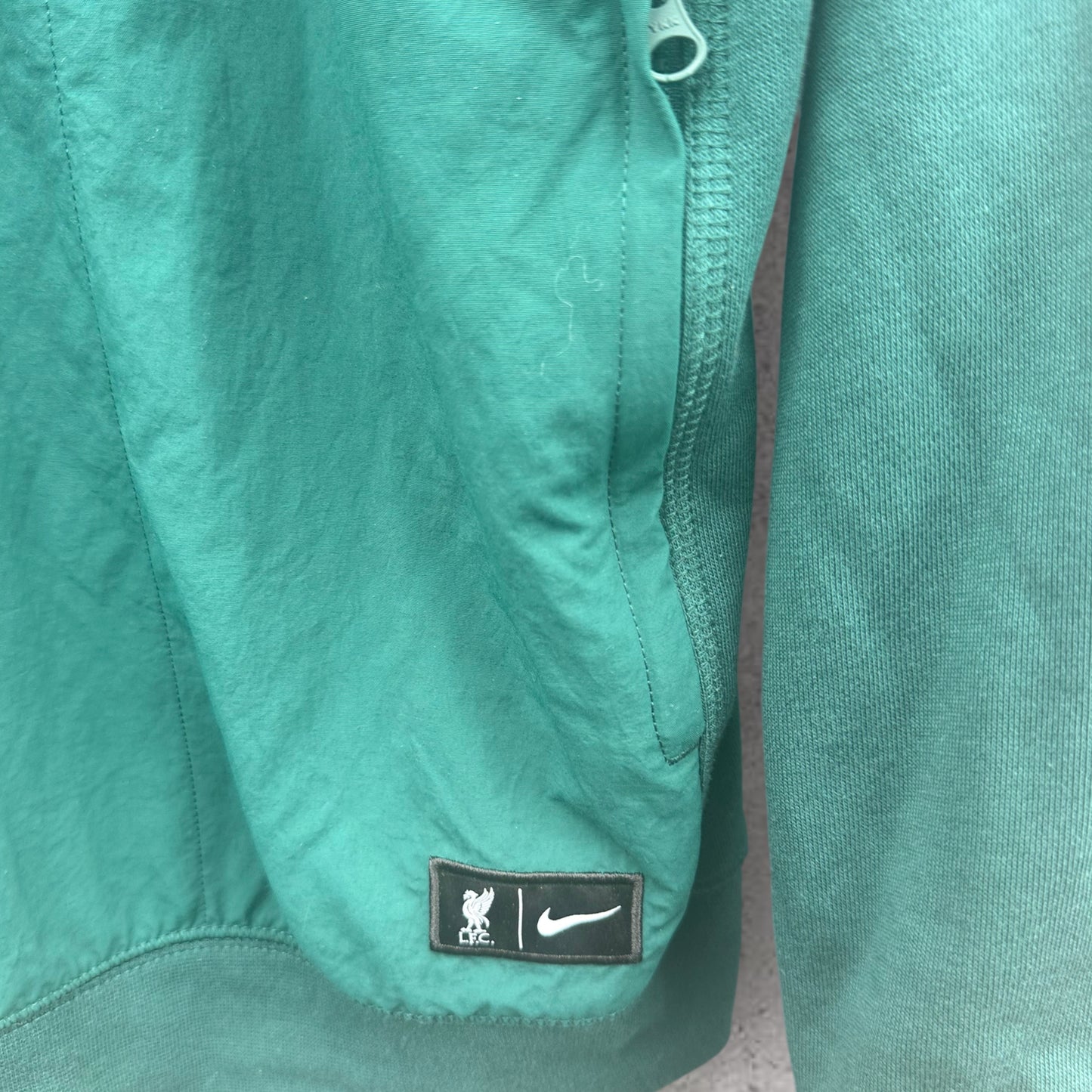 LIVERPOOL FC 2022-2023 YNWA GREEN NIKE TRAVEL FLEECE HOODED JUMPER