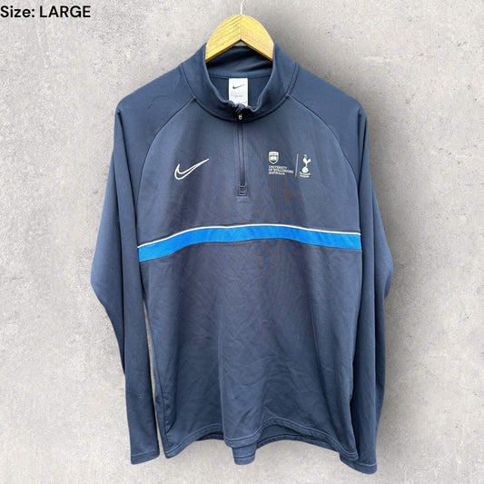 TOTTENHAM HOTSPURS NIKE GLOBAL FOOTBALL PROGRAM CHEST ZIP LONG SLEEVE TOP