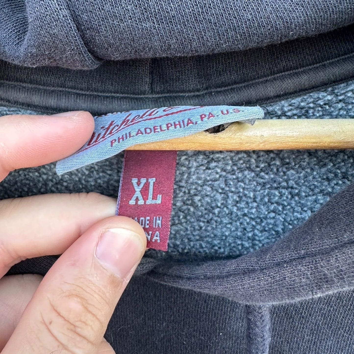 LA LAKERS MITCHELL & NESS GREY HOODED PULLOVER NBA JUMPER