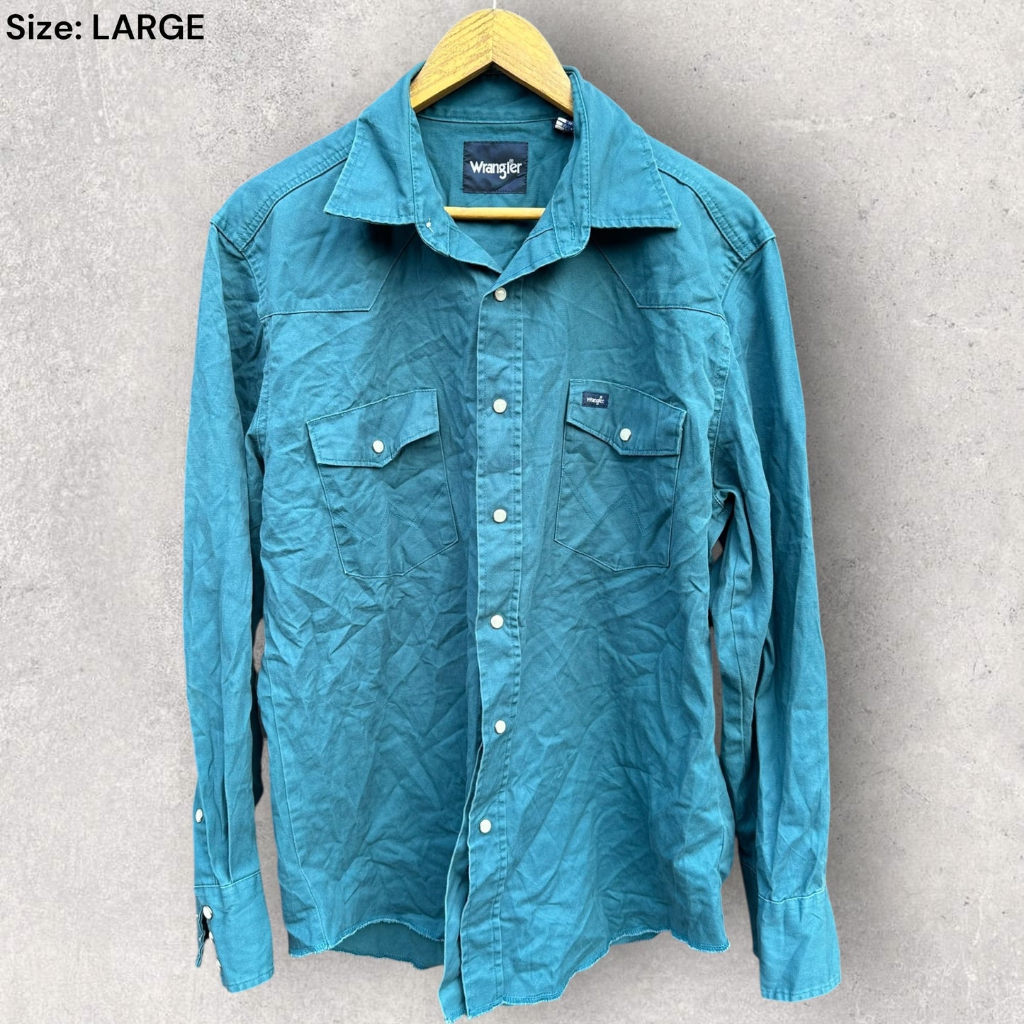 WRANGLER BUTTON UP BLUE LONG SLEEVE COLLARED SHIRT