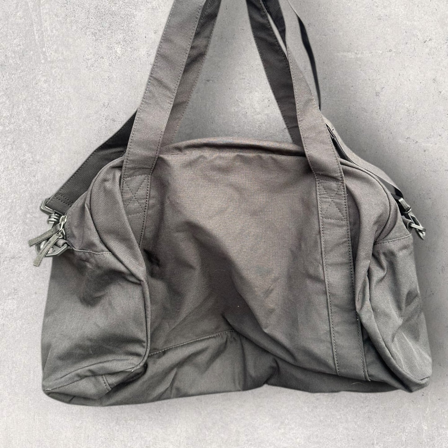 NIKE JUST DO IT BLACK GYM DUFFEL BAG