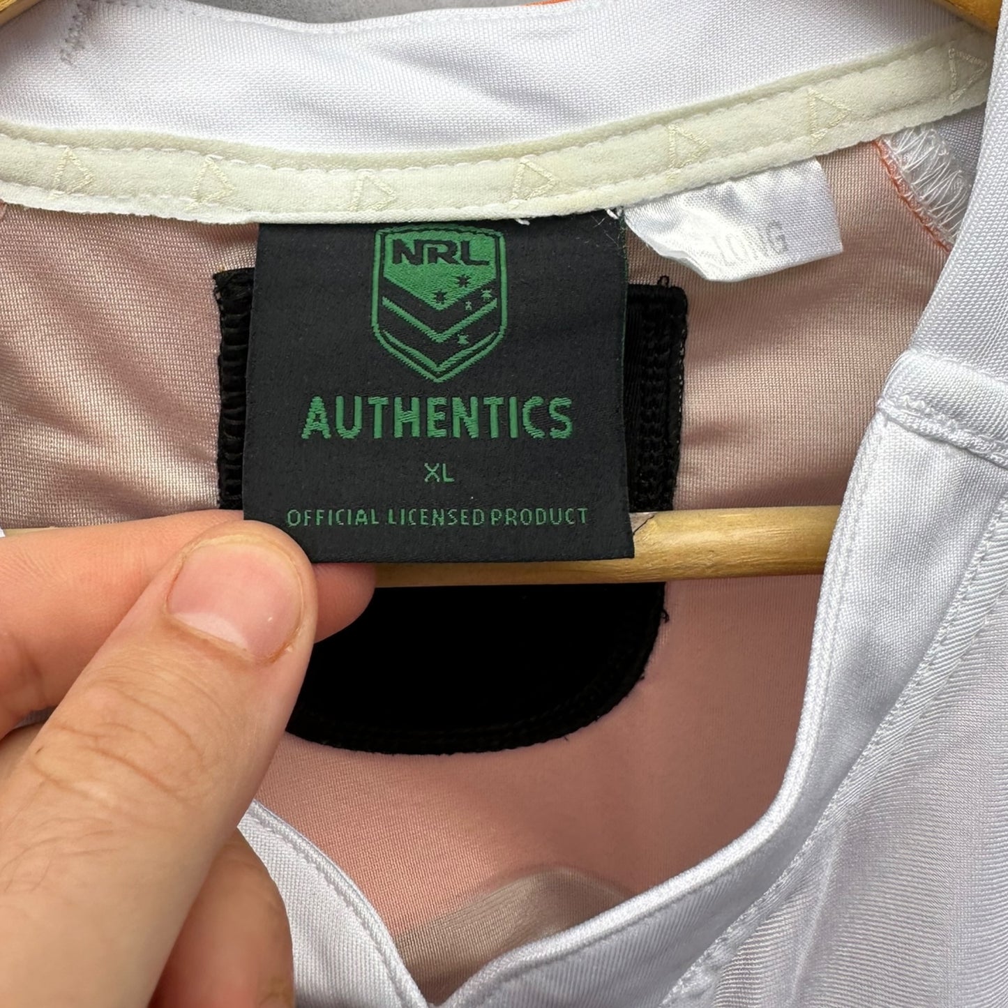 WESTS TIGERS 2016 ALTERNATE PLAYER WORN JERSEY SIGNED BY SQUAD