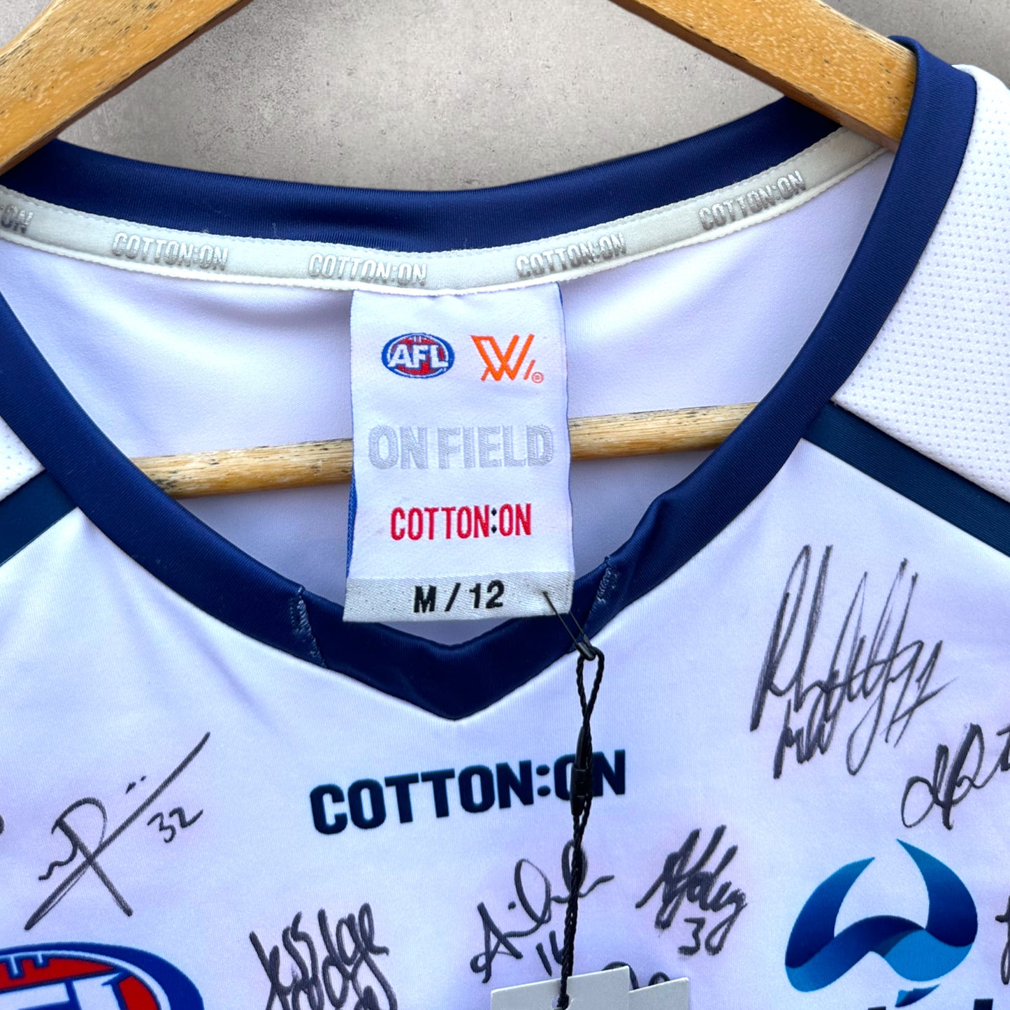 ADELAIDE CROWS AFLW 2021 INDIGENOUS PLAYER SPARE JERSEY SIGNED BY SQUAD