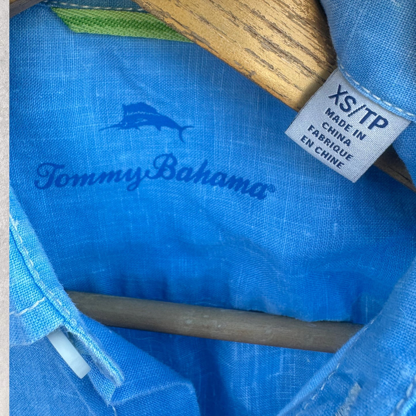 TOMMY BAHAMA BLUE LONG SLEVE BUTTON UP SHIRT