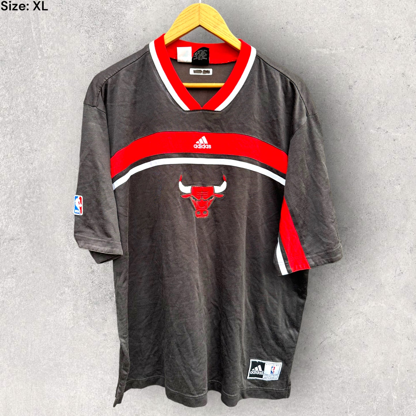 CHICAGO BULLS VINTAGE ADIDAS BLACK WARM UP SHIRT