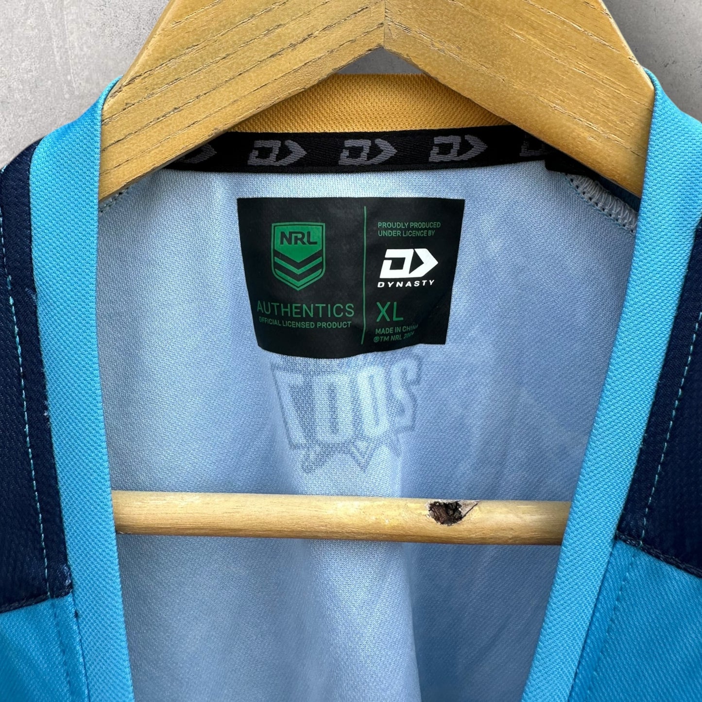 GOLD COAST TITANS PLAYER TRAINING SINGLET ISSUED TO SAM MCINTYRE