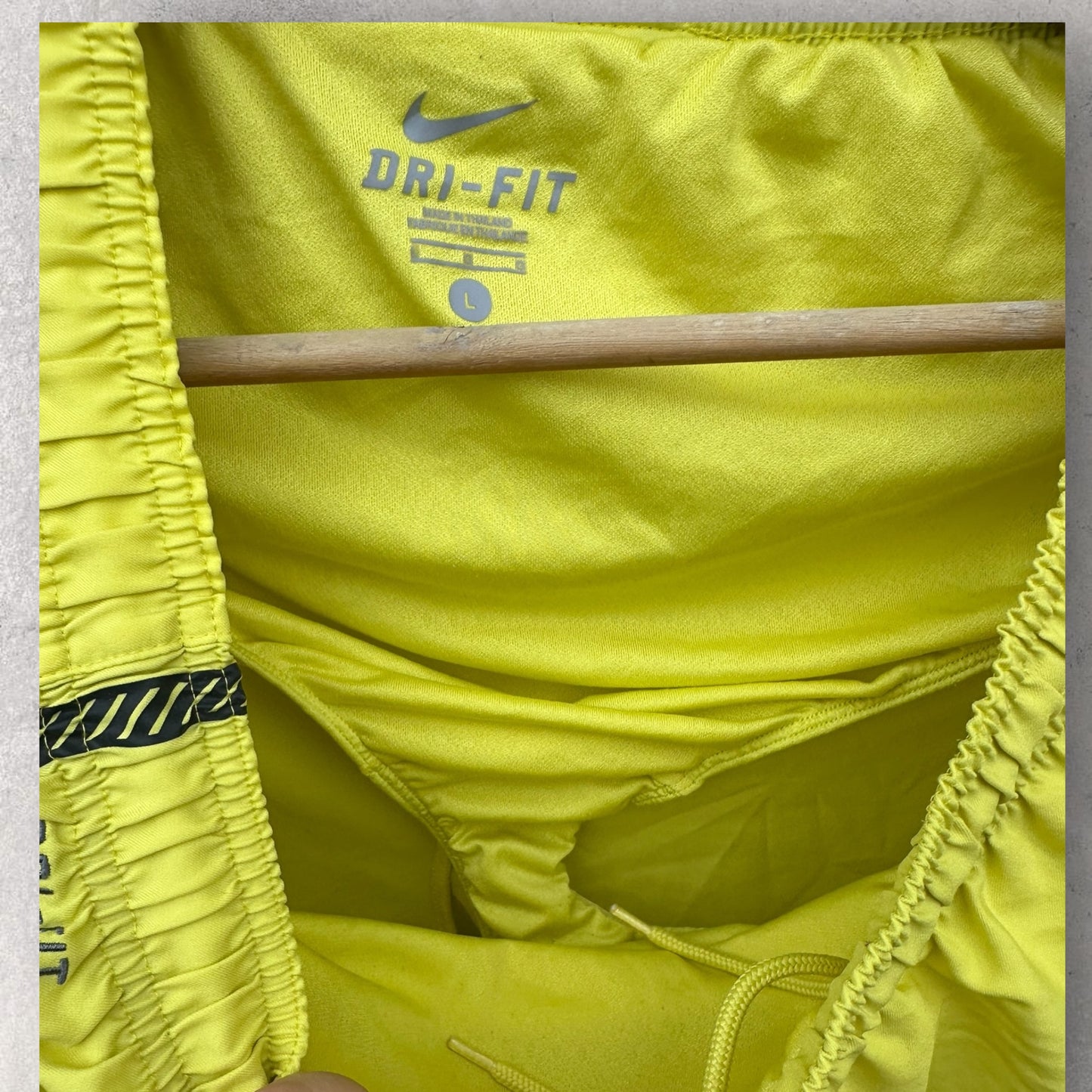 MANCHESTER UNITED NIKE DRI-FIT YELLOW TRAINING FOOTBALL SHORTS