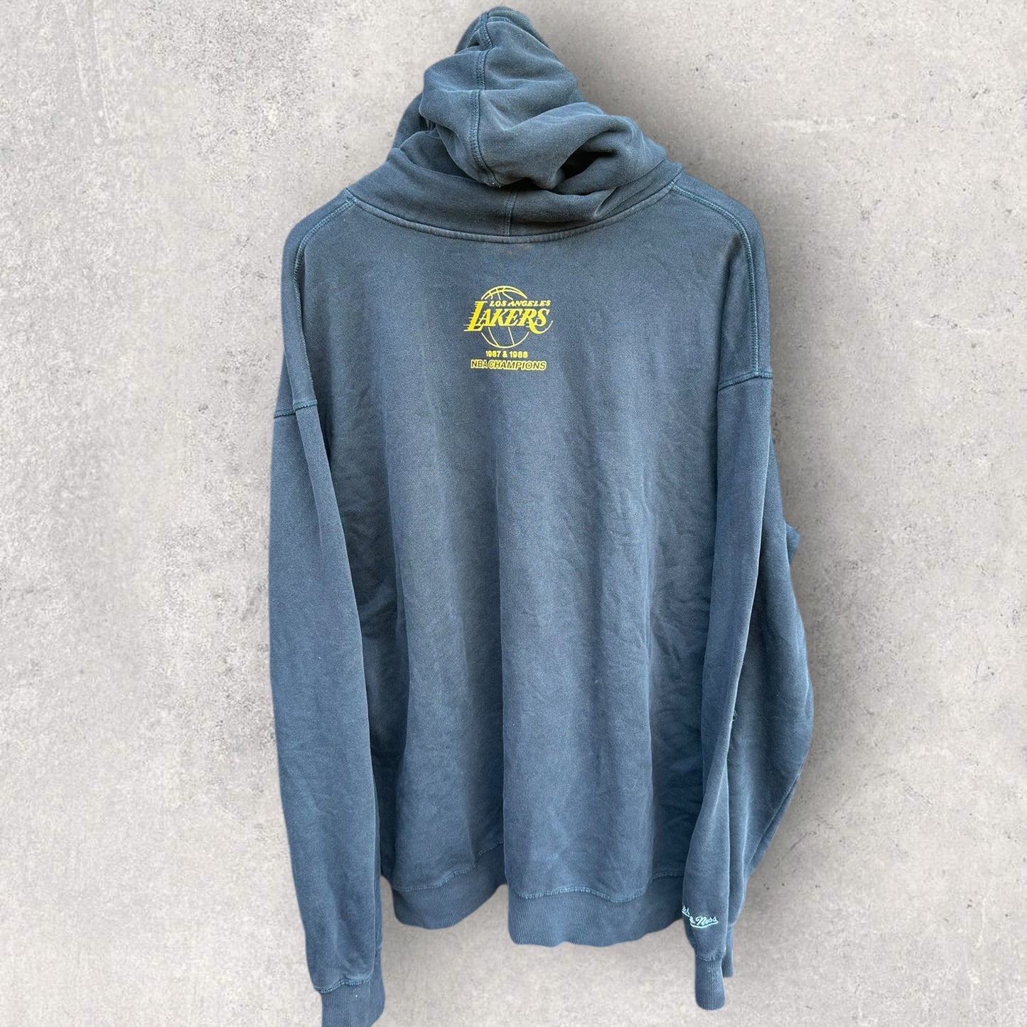 LA LAKERS MITCHELL & NESS GREY HOODED PULLOVER NBA JUMPER