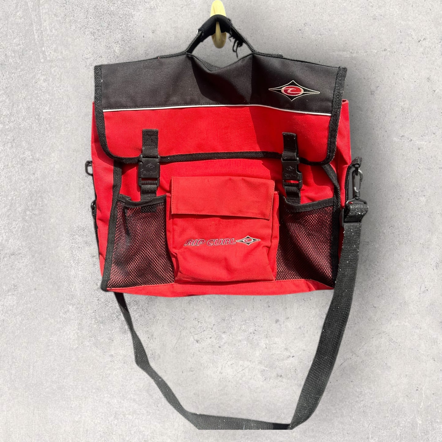 RIPCURL VINTAGE RED CARRY DUFFEL BAG