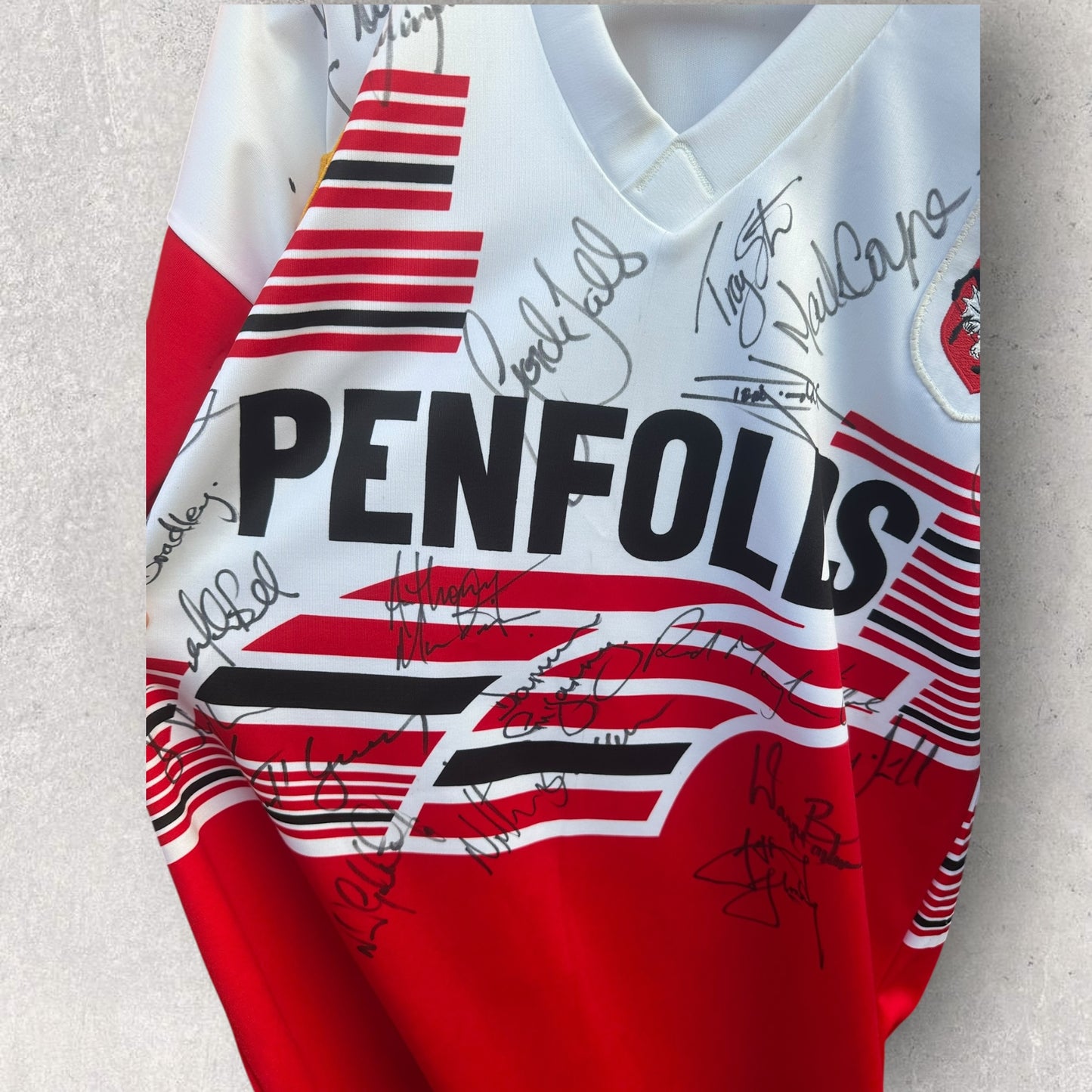 ST GEORGE DRAGONS 1995 ARL WORLD SEVENS/ALTERNATE JERSEY SIGNED BY SQUAD