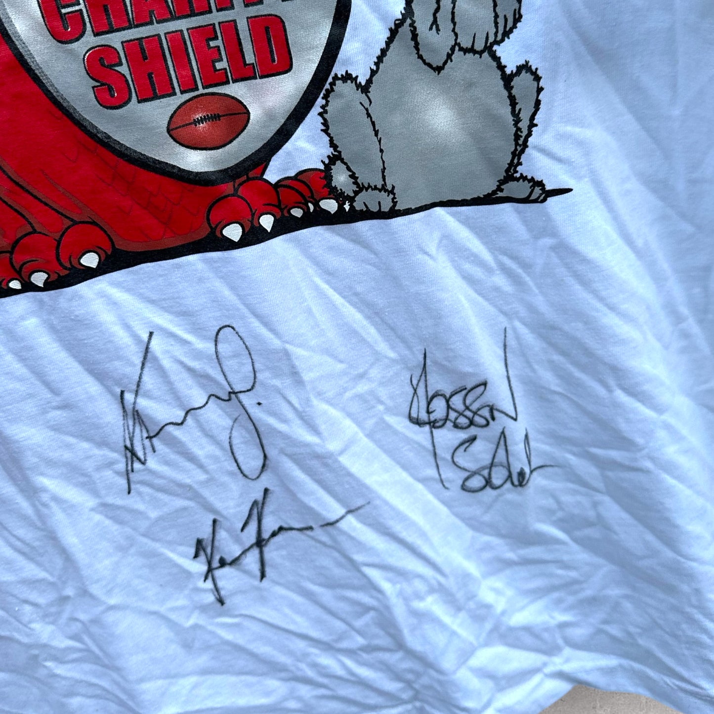ST GEORGE ILLAWARRA DRAGONS CHARITY SHIELD SIGNED VINTAGE T-SHIRT