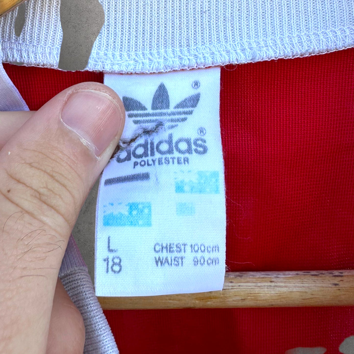 ADIDAS 90s VINTAGE RED SHIRT