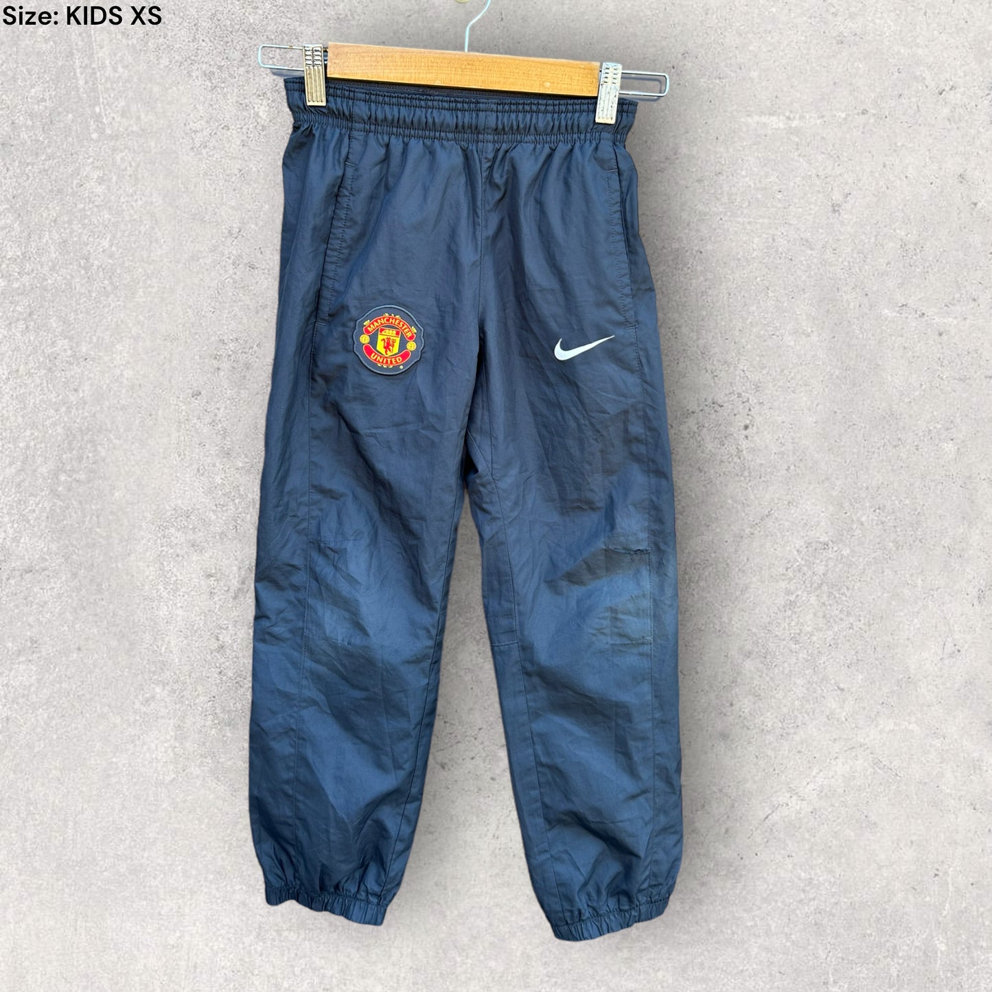 MANCHESTER UNITED KIDS NIKE TRACK PANTS