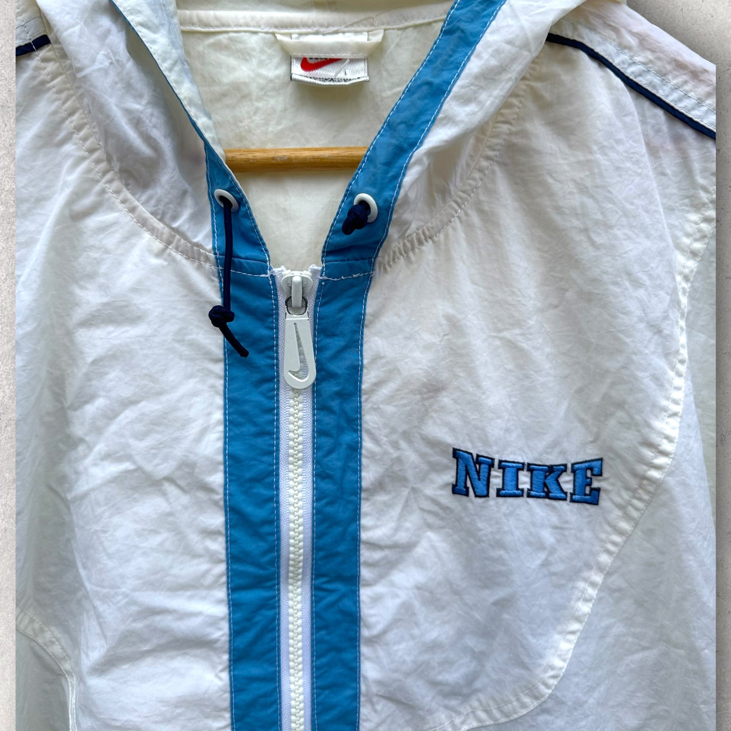 NIKE VINTAGE WINDBREAKER