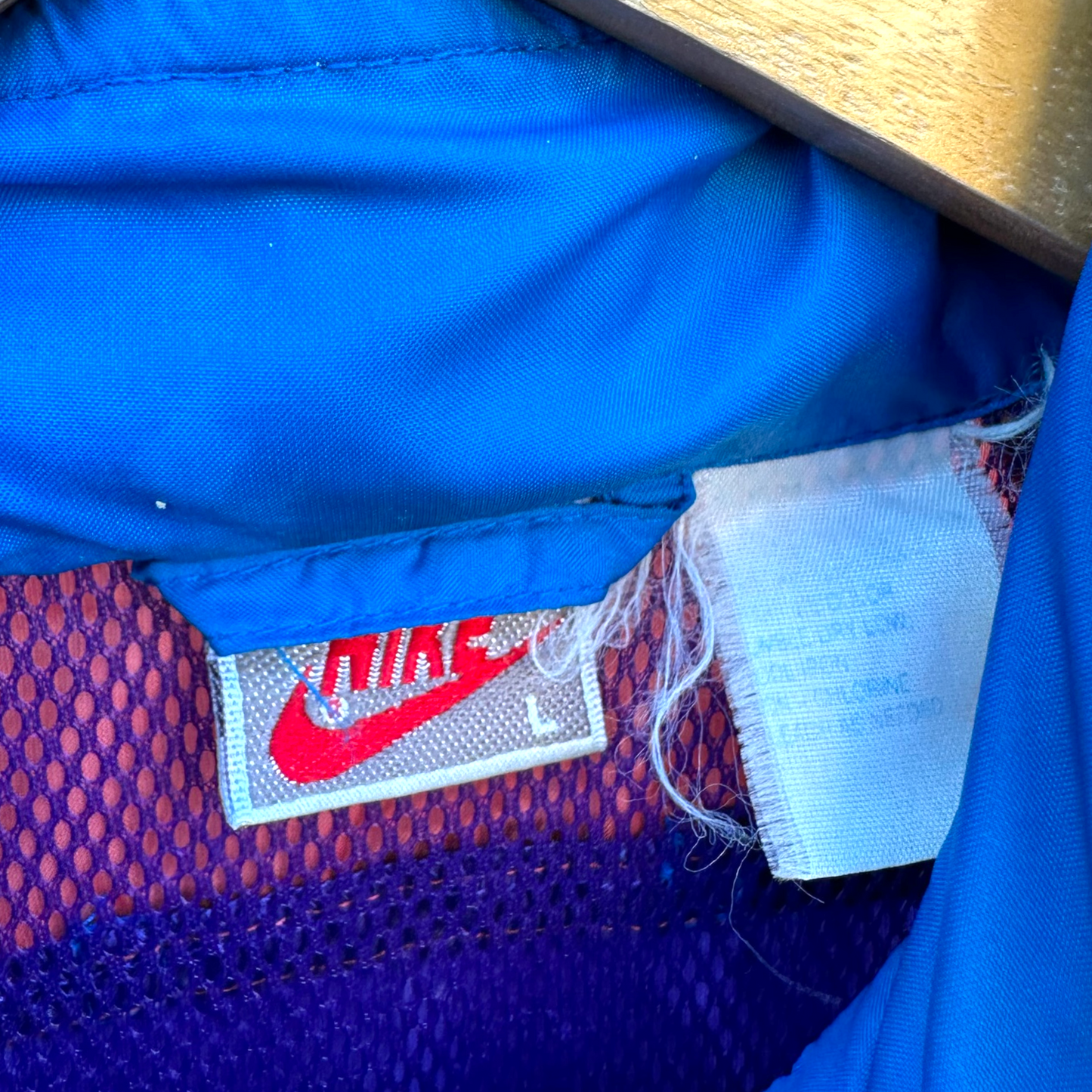 NIKE VINTAGE WINDBREAKER